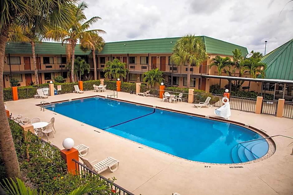 Super 8 by Wyndham North Palm Beach