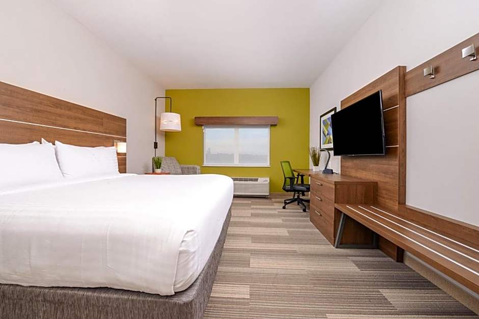 Holiday Inn Express & Suites St. Petersburg - Seminole Area By IHG