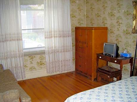 Queen Room with Sofa Bed and Shared Bathroom