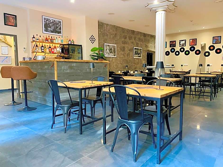 Logis Hotel Yseria - Historical Center