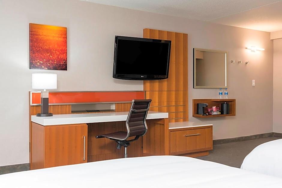 Sonesta Hotel Grand Rapids Airport