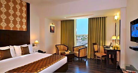 1 King Bed  Smoking Room Standard Room Air-Conditioned Wi-Fi