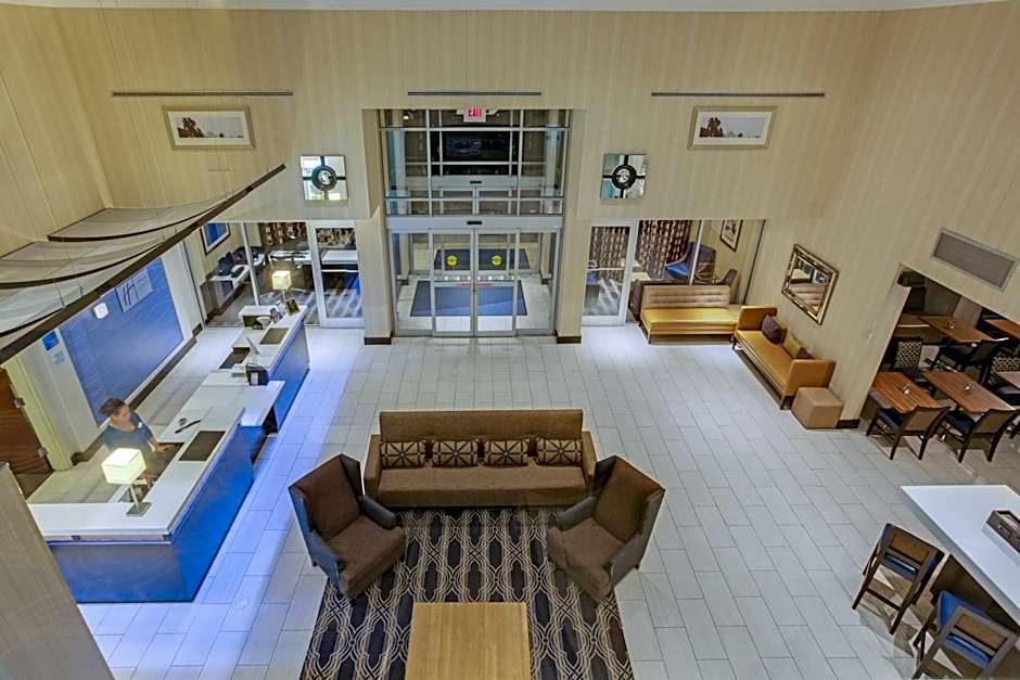 Holiday Inn Express & Suites Laurel Lakes By IHG