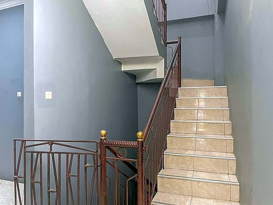 Monalisa Homestay Mitra RedDoorz – Surabaja, IL