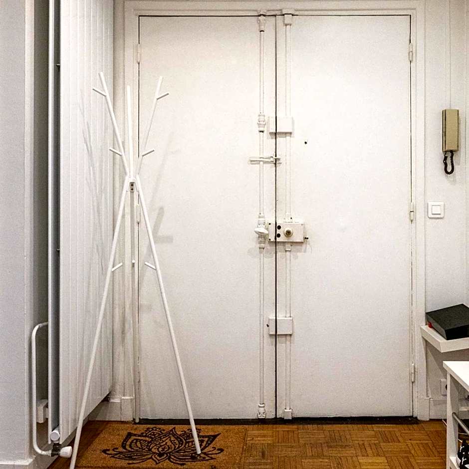 Paris City - Spacious 3 rooms flat for families - 3 minutes from metro station