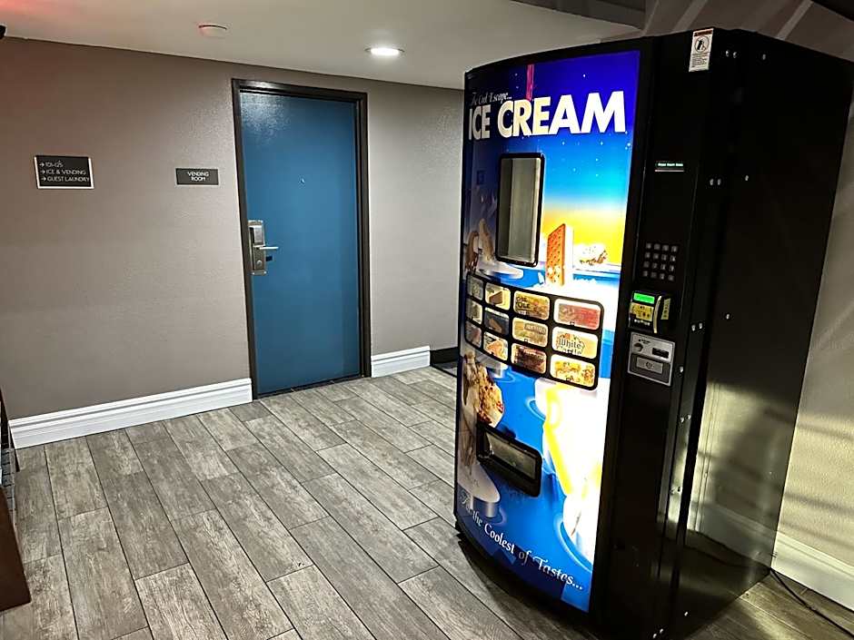 Studio 6 Suites Mesa AZ Near Downtown & Sloan Park