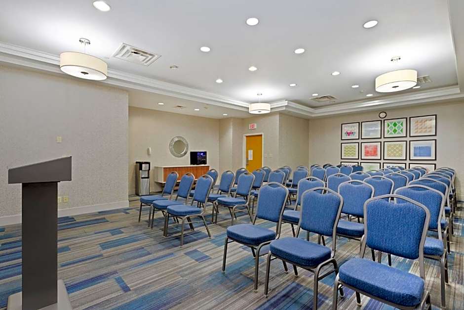 Holiday Inn Express Hauppauge-Long Island By IHG