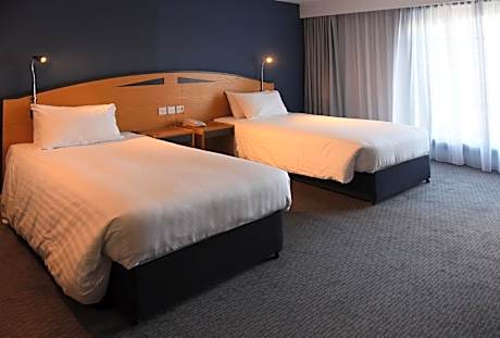 Standard Twin Room with Free Hot Breakfast