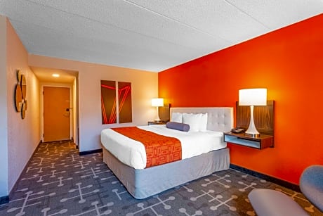 1 King Bed Mobility Mobility Accessible Room Non-Smoking
