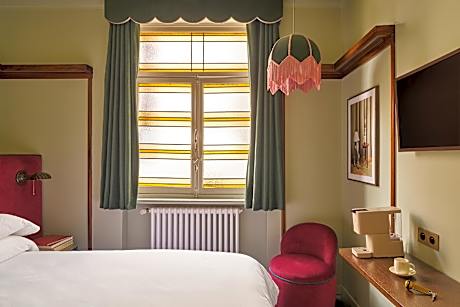 Comfy Double Room - Newly Renovated