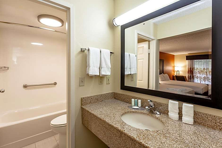 Clarion Pointe Biltmore Village