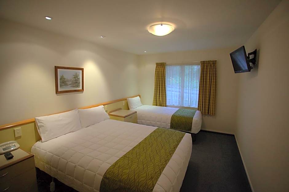 Birchwood Manor Motel