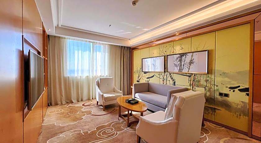 Menshine Gloria Plaza Hotel