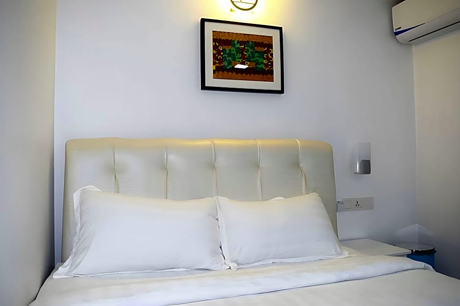 S ROSE HOTEL