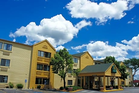 La Quinta Inn by Wyndham Kansas City North