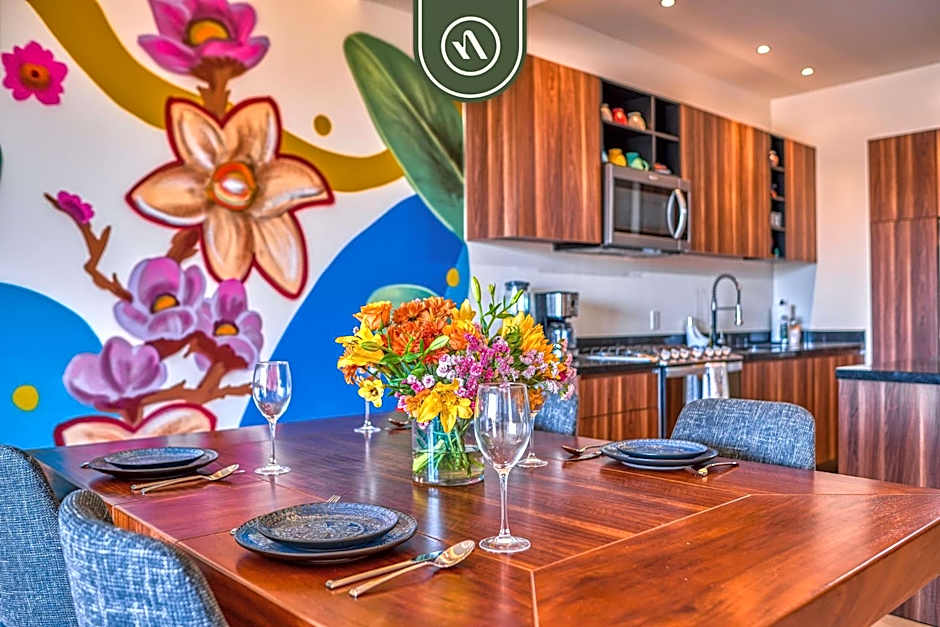 Cozy Apt with Private Terrace - Rooftop Pool