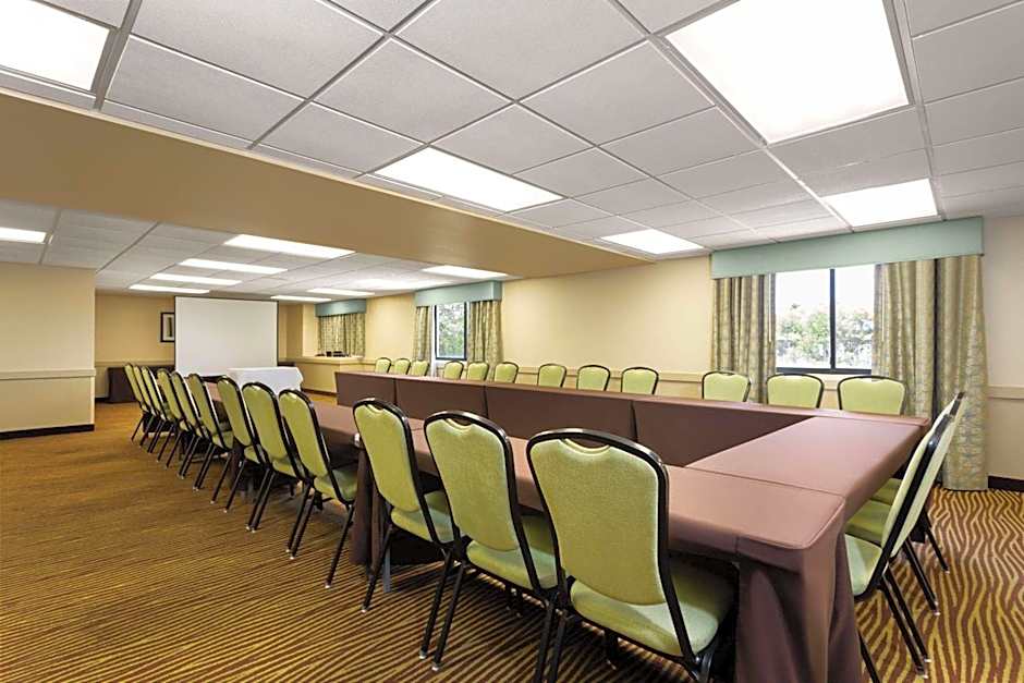 La Quinta Inn & Suites by Wyndham Bonita Springs Naples