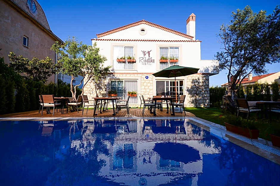 Rebetiko Hotel                                                             