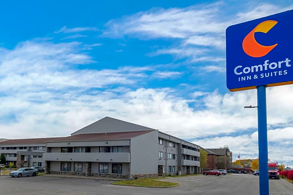 Comfort Inn & Suites North at the Pyramids