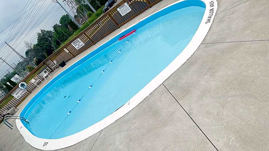 Knights Inn By The Falls