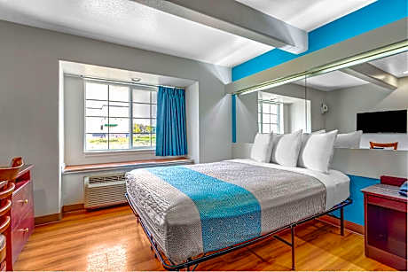 1 Queen Bed | Non-Smoking, Kitchen, Sofa-Bed