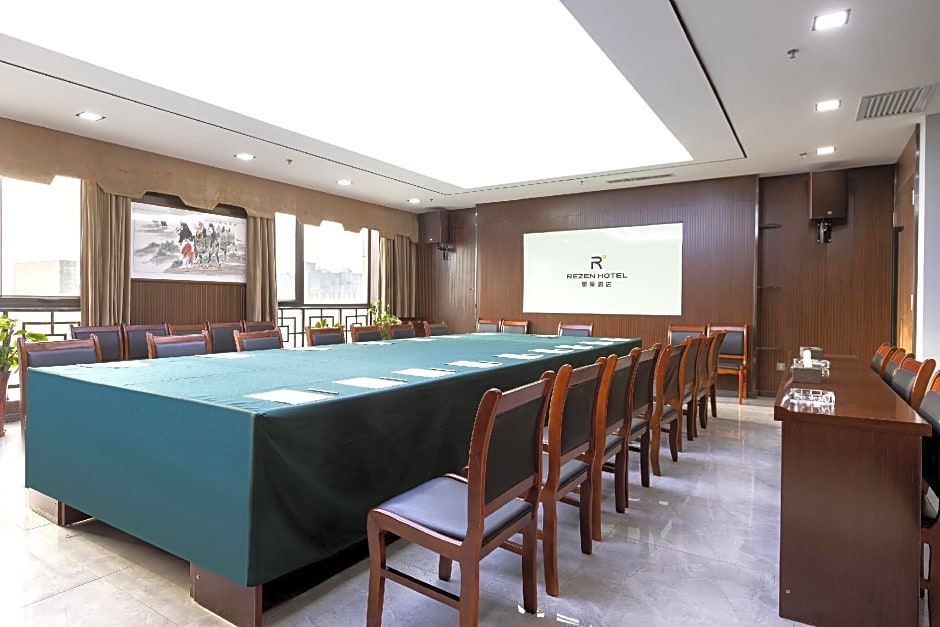 Rezen Hotel Urumqi High-speed Railway Station