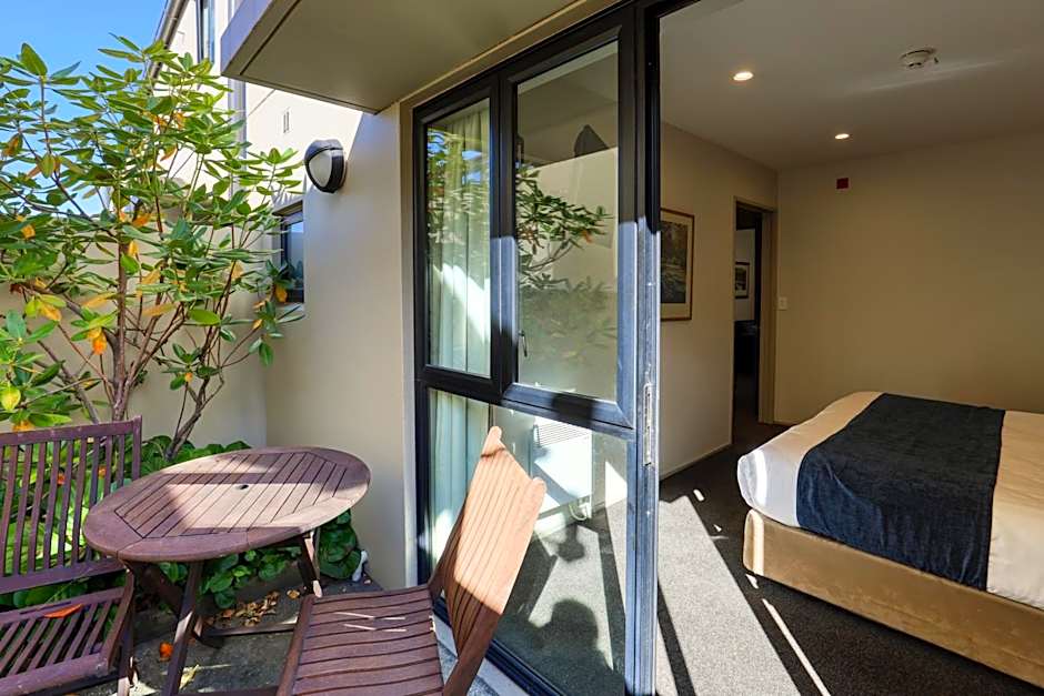 Garden Court Suites & Apartments
