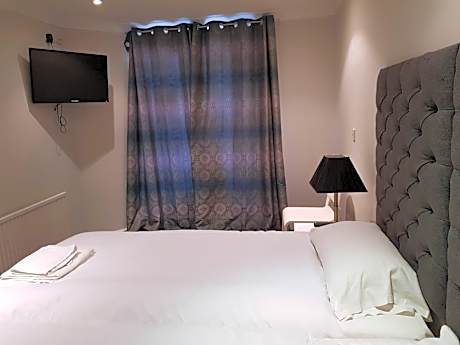 Deluxe Double Room with Shower