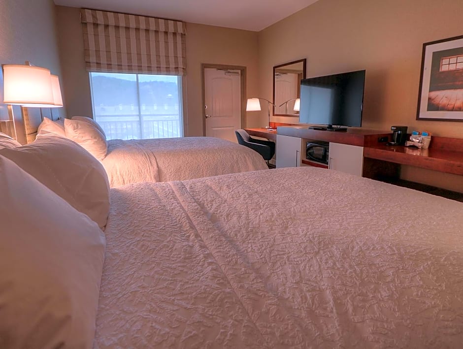 Photo 1 of 6 of 2 Queen Beds, Hearing/Mobility Accessible, Bathtub, Balcony