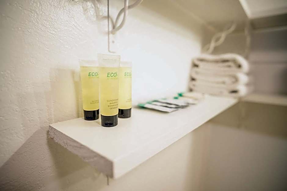 Genas's Sierra Inn & Restaurant