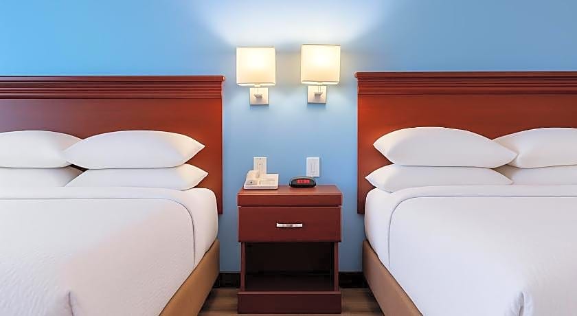 Premier Inn & Suites - Downtown Hamilton Hotel