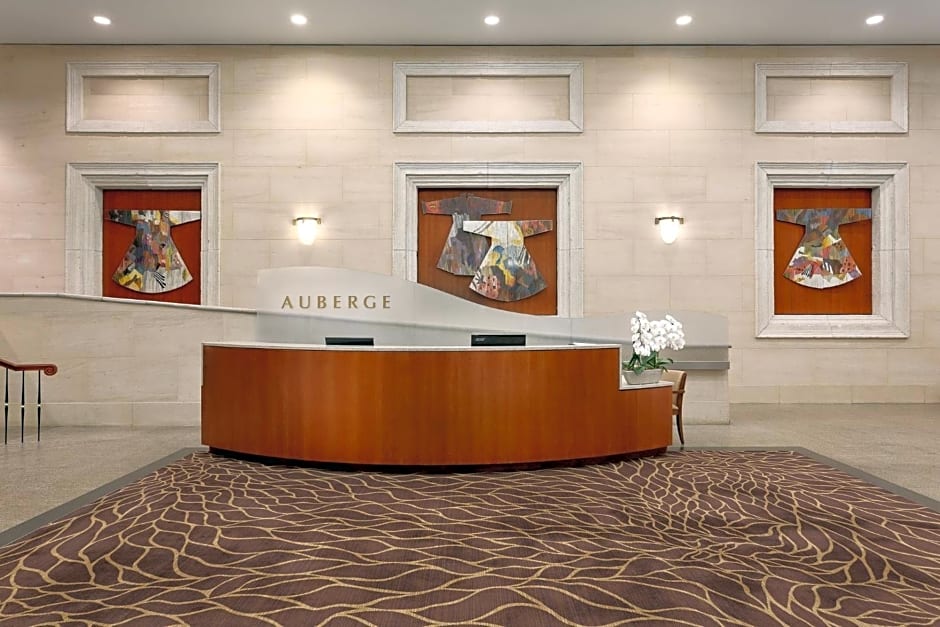 Auberge Vancouver Hotel