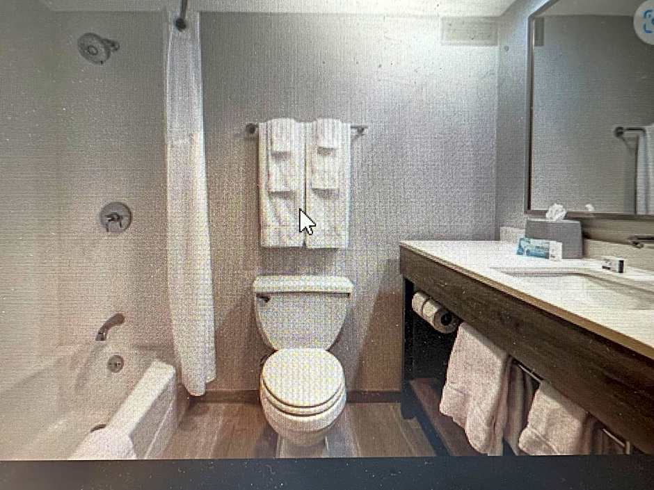 Holiday Inn Express & Suites Central Omaha By IHG