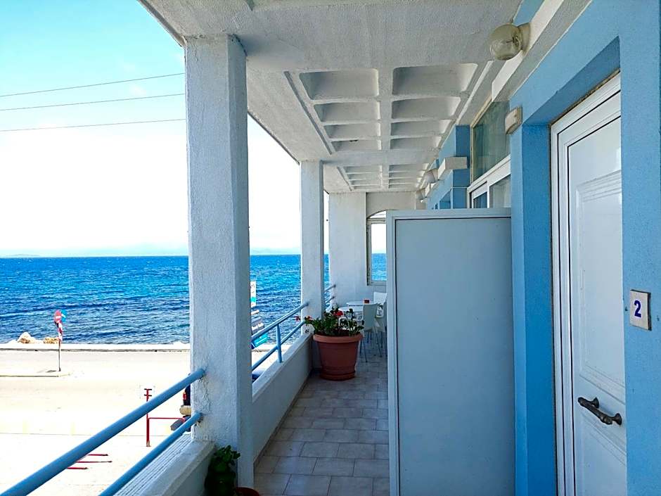 Seafront Studios and Apartments