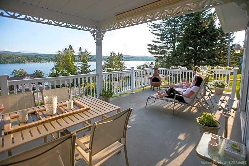 La Maison Bleue du Lac Wallace