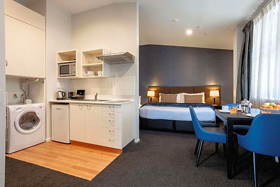 Gilmer Apartment Hotel