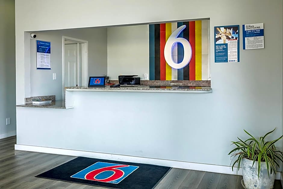 Motel 6 Greenwood, MS