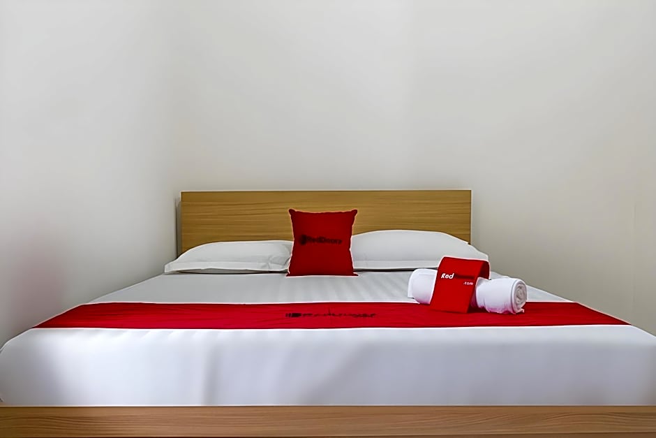 RedDoorz near Universitas Siliwangi Tasikmalaya