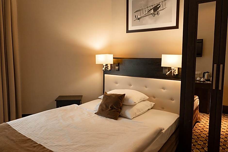 Red Baron Hotel & Restaurant