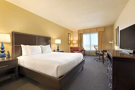 King Room with Accessible Tub - Mobility Access