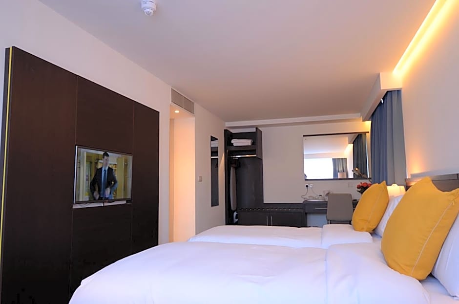 Pelican London Hotel And Residence