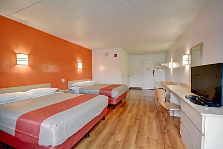 Queen Room with Two Queen Beds - Smoking