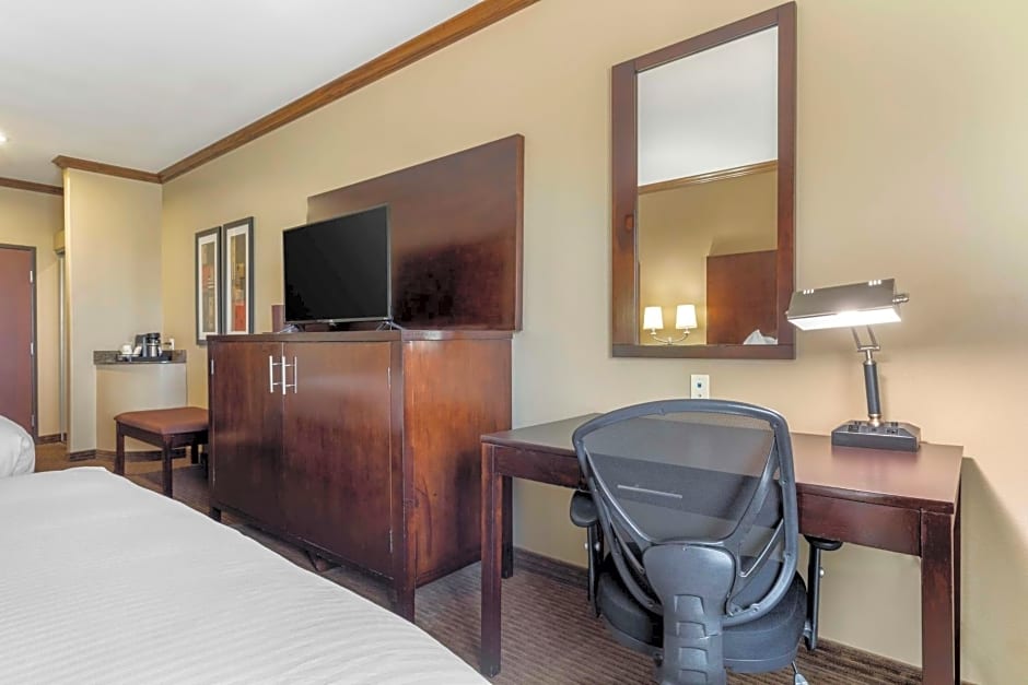 Best Western Plus Texoma Hotel & Suites