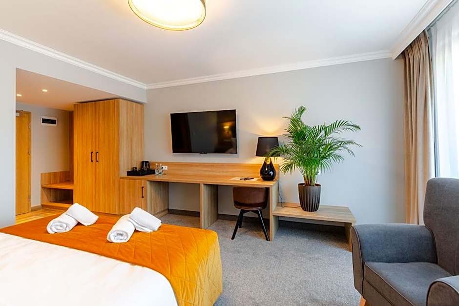 Mazurkowa - z widokiem na Karkonosze i Śnieżkę, darmowy parking, obok restauracja Mazurkowa Chata