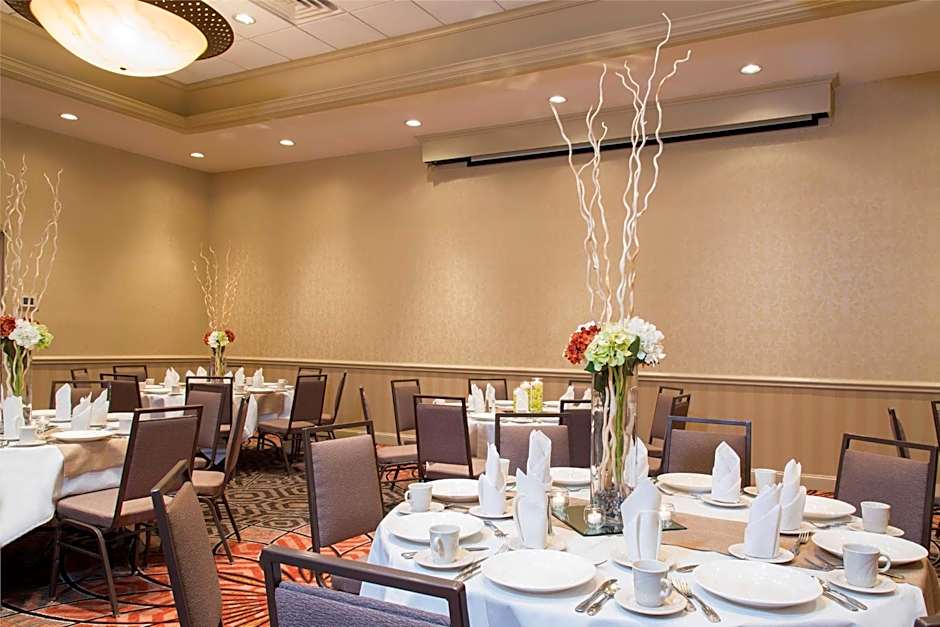 DoubleTree By Hilton Hotel Grand Rapids Airport