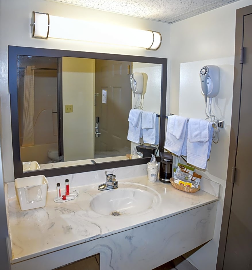 Super 8 by Wyndham Branson/Andy Williams Theatre