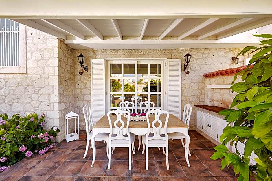 Alakapi Hotel & Villas