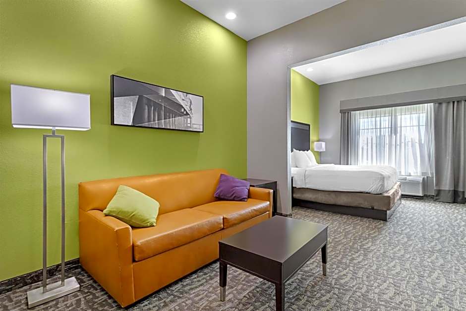 Best Western Plus Bay City Inn & Suites