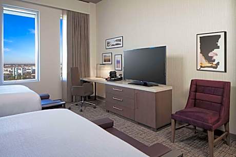 Deluxe Queen Room with Two Queen Beds and Roll-In Shower - Mobility Access