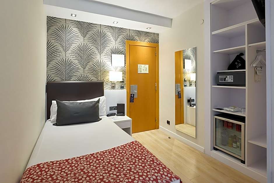 Catalonia Castellnou Hotel
